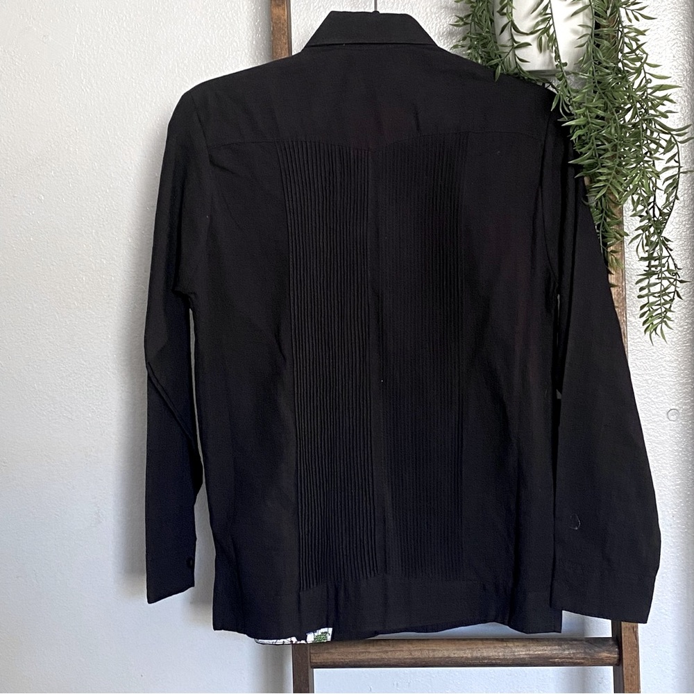 Mexican Embroidered Men’s Shirt - Picture 3 of 6